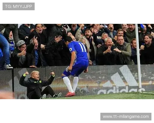 切尔西传递速度惊人，斯特林右路突破成功